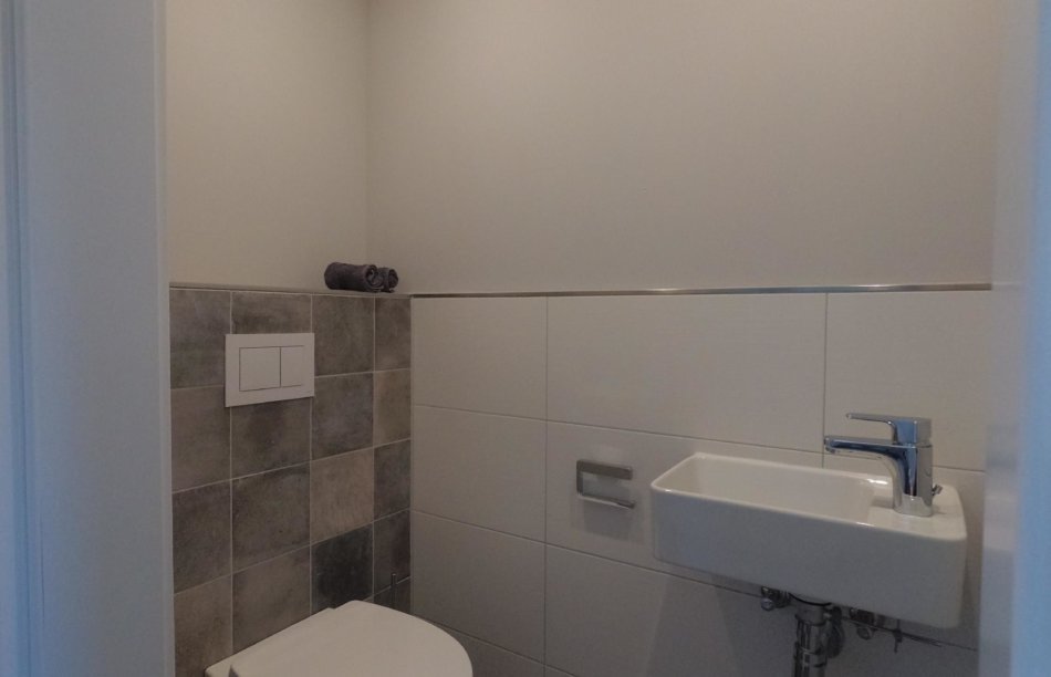 getrenntes_wc_in_wohnung_flinth_rn